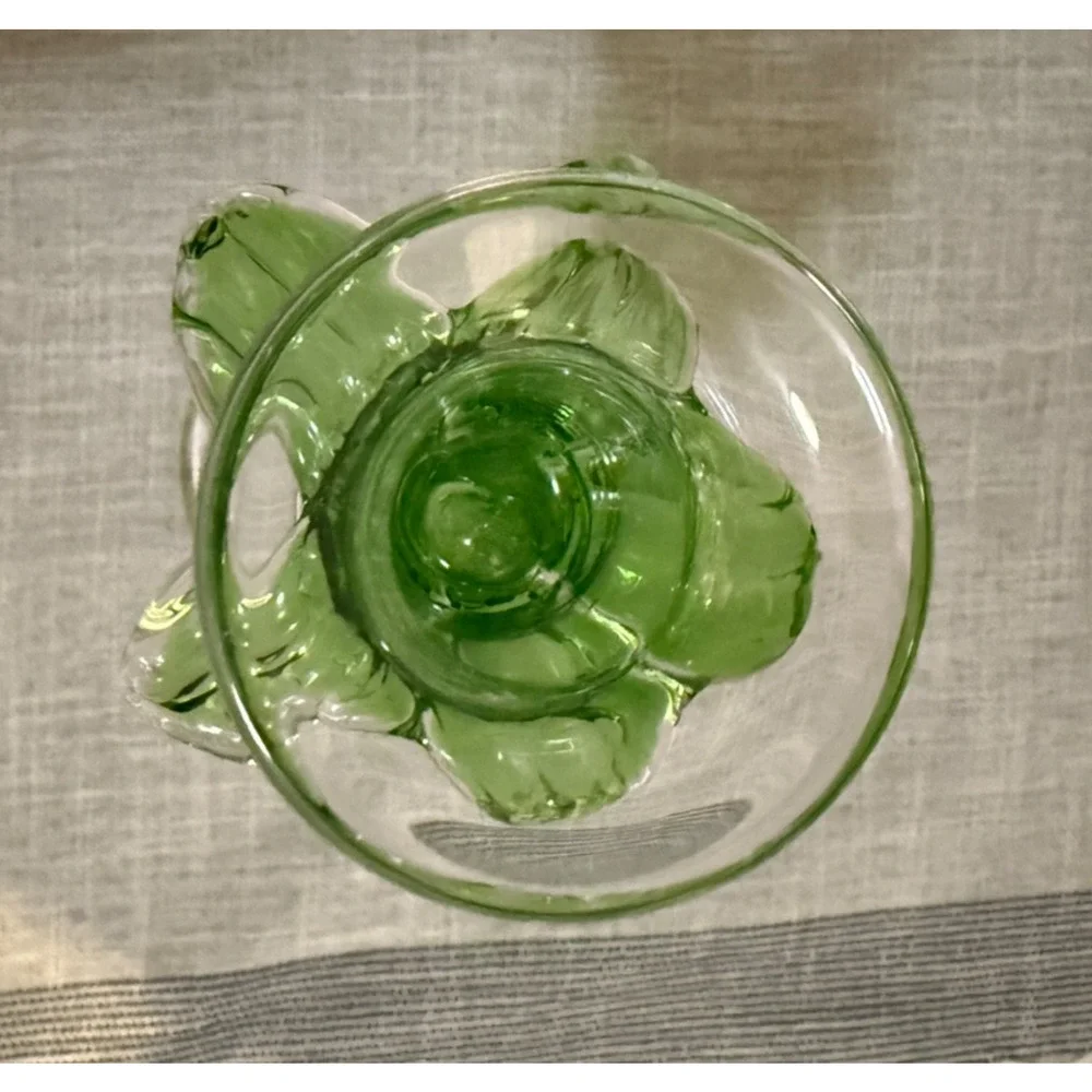 🌿 Vintage Art Glass Candlestick Green Leaf Collar Twisted Stem 10